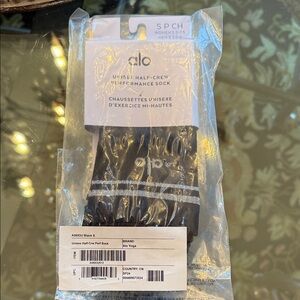 ALO NWT Yoga Black and White Half-Crew Socks